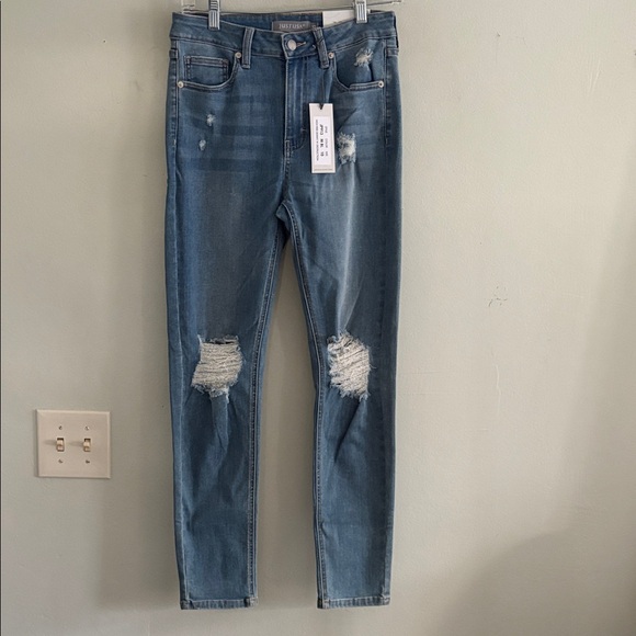 Just USA Women's high rise skinny with destruction 10 NWT - Picture 1 of 7